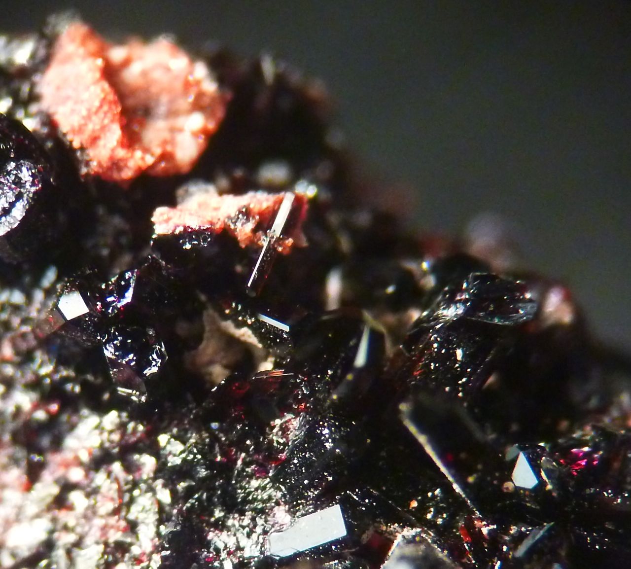 Manganvesuvianite