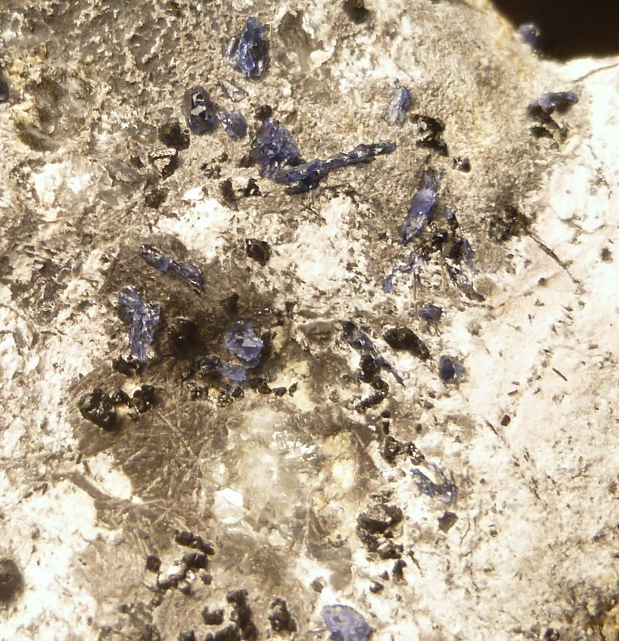 Sapphire Mullite & Spinel