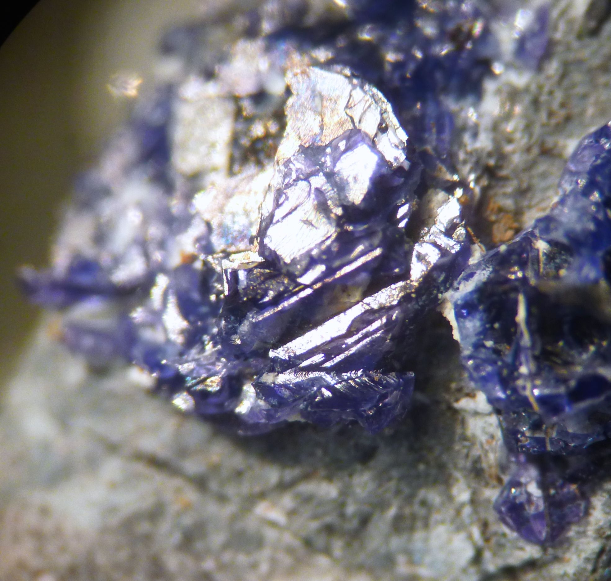 Sapphire Mullite & Spinel