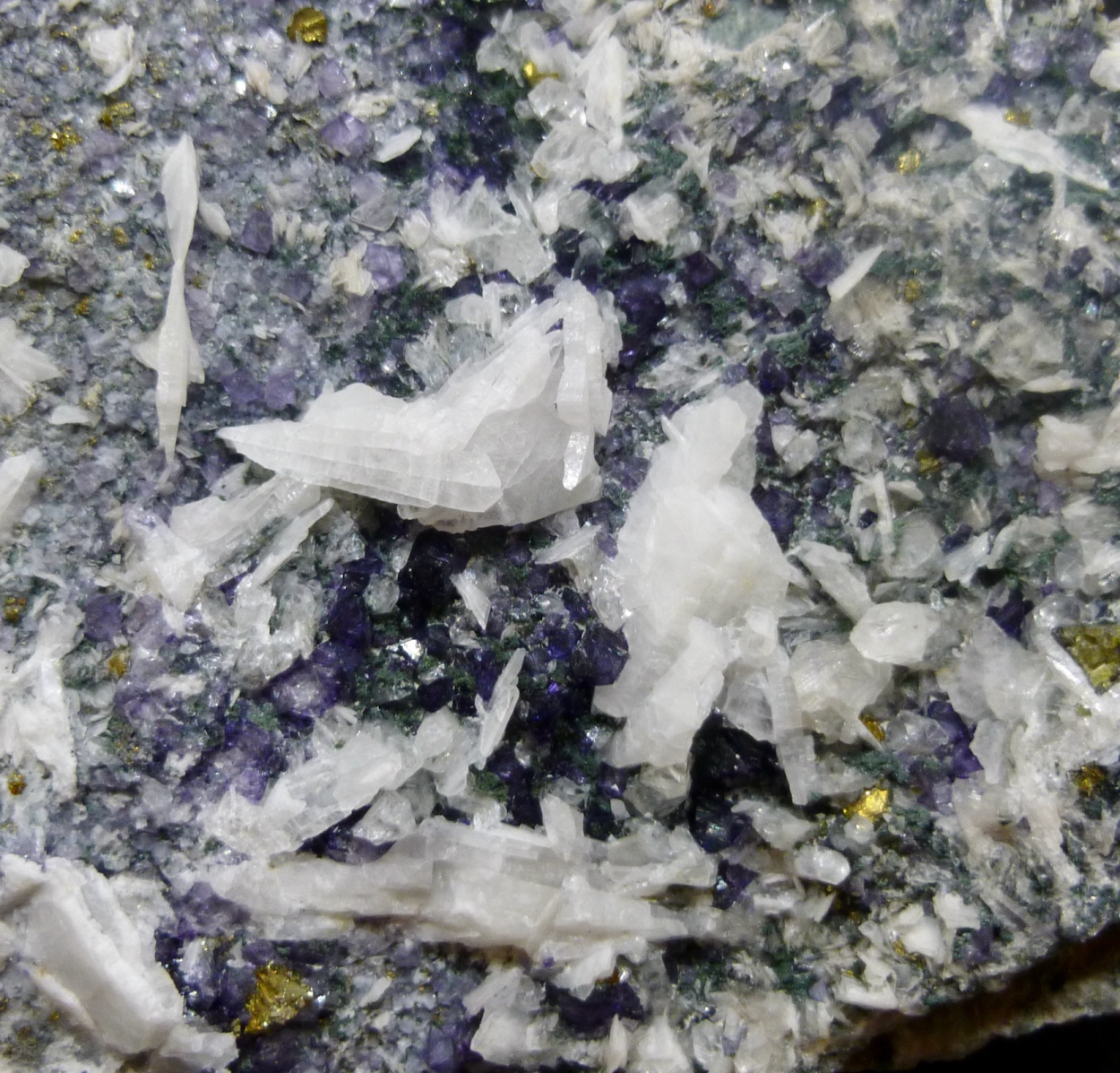 Fluorite Baryte Chalcopyrite & Chlorite