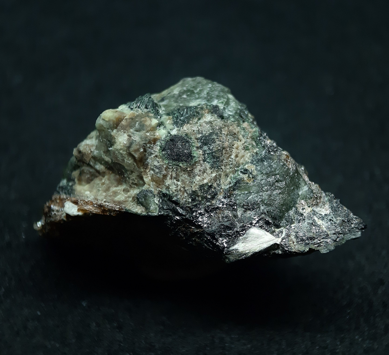 Yuksporite