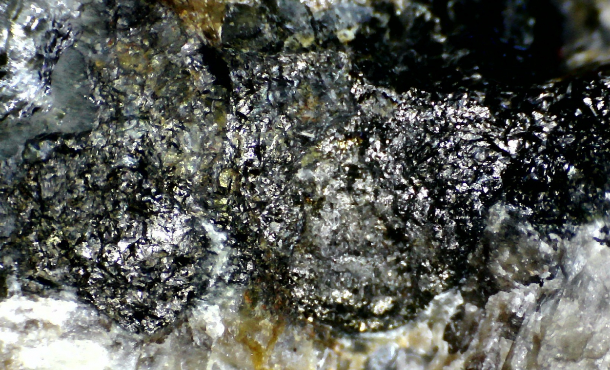 Djerfisherite Titanite Nepheline & Aenigmatite