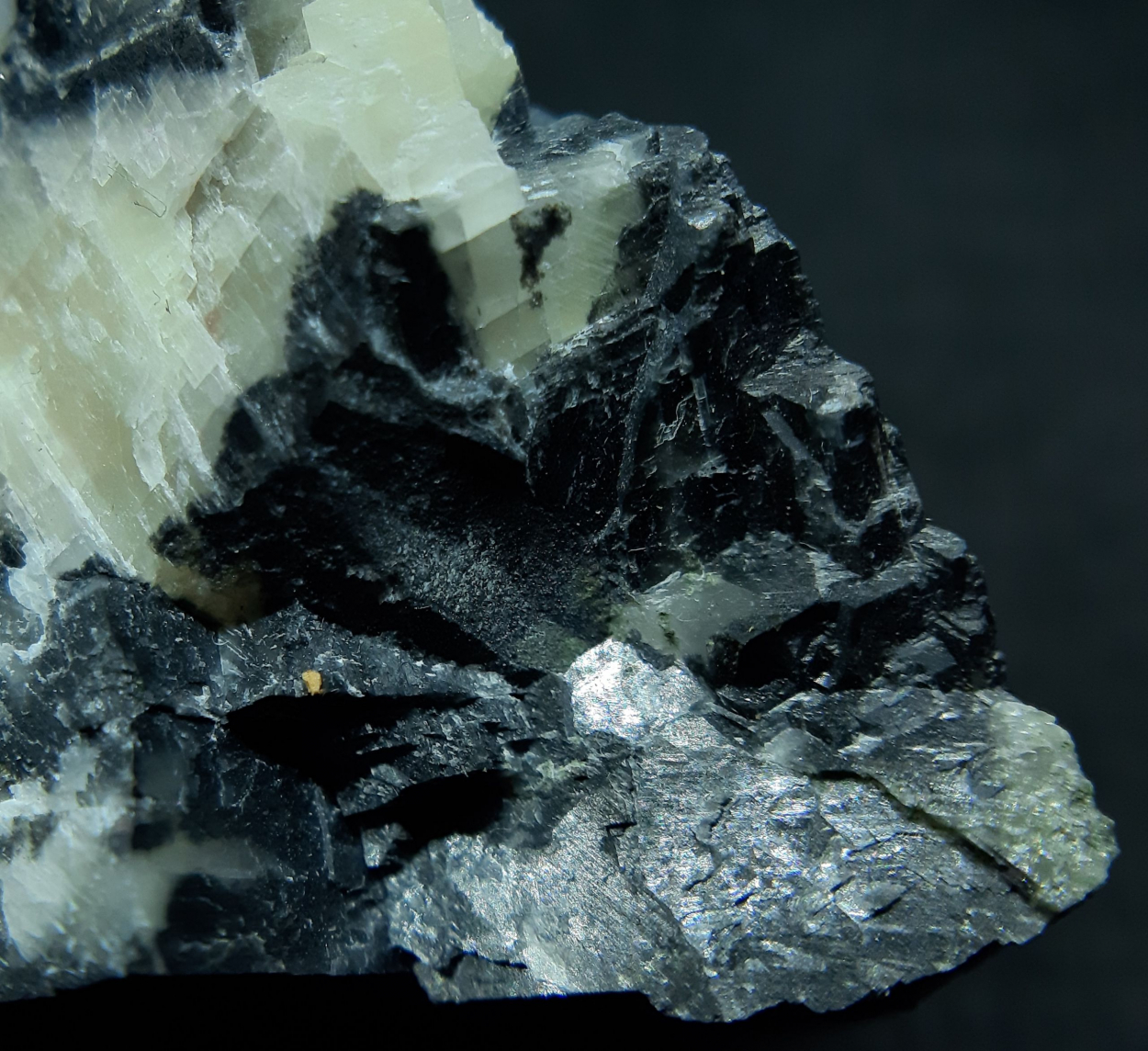 Berzelianite & Calcite