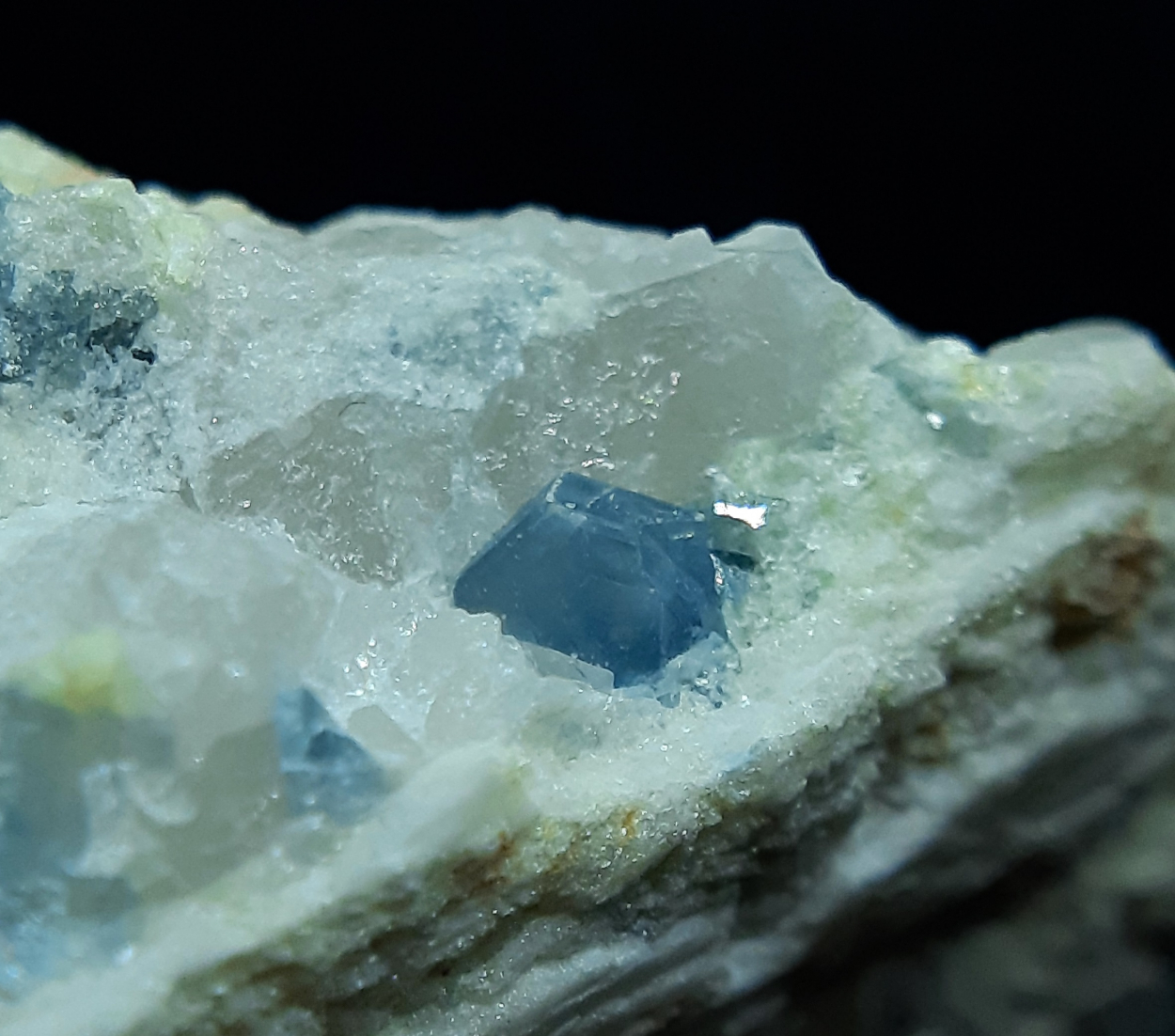 Fluorapatite Muscovite & Quartz