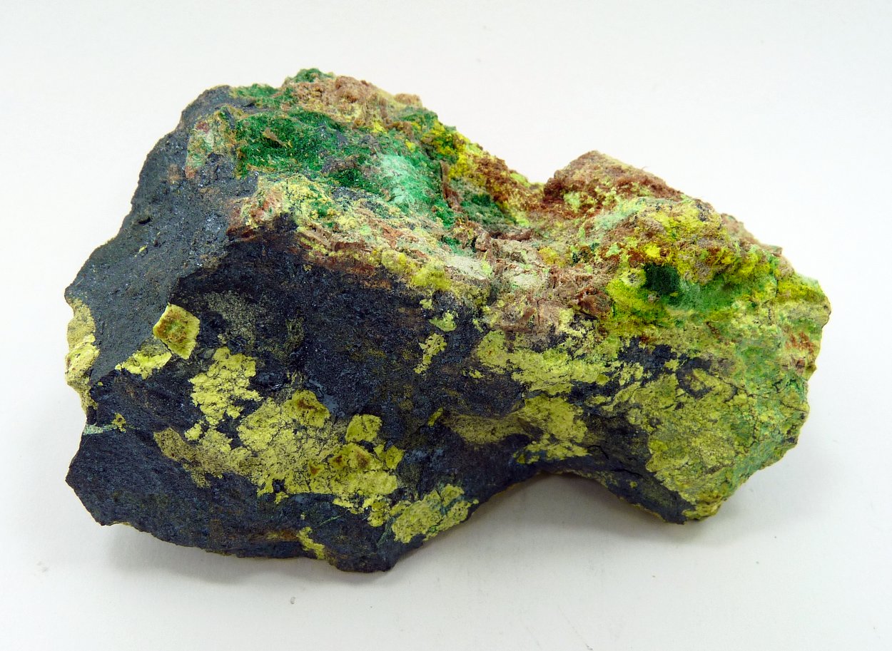 Guilleminite Rutherfordine Cuprosklodowskite Pitchblende & Digenite