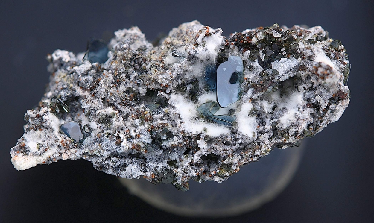 Osumilite-(Mg) & Mullite