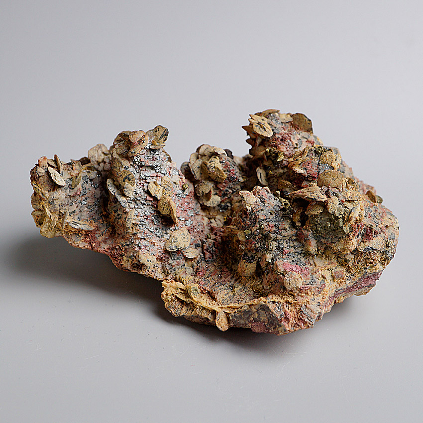 Siderite & Chalcopyrite On Hematite & Dolomite