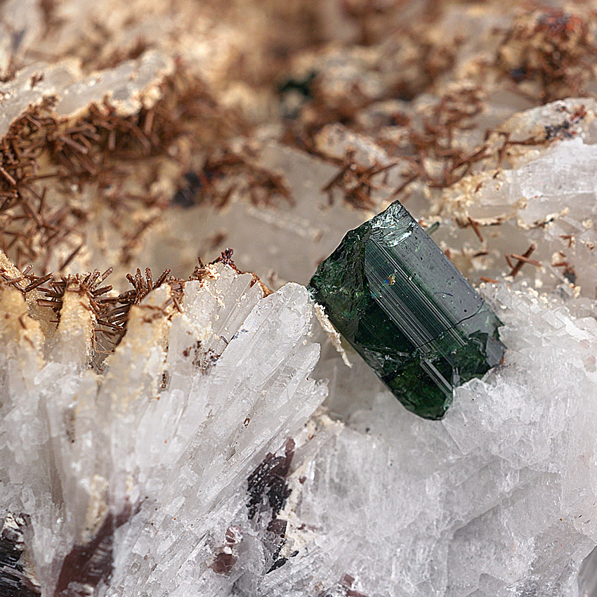 Eosphorite & Childrenite On Tourmaline & Albite