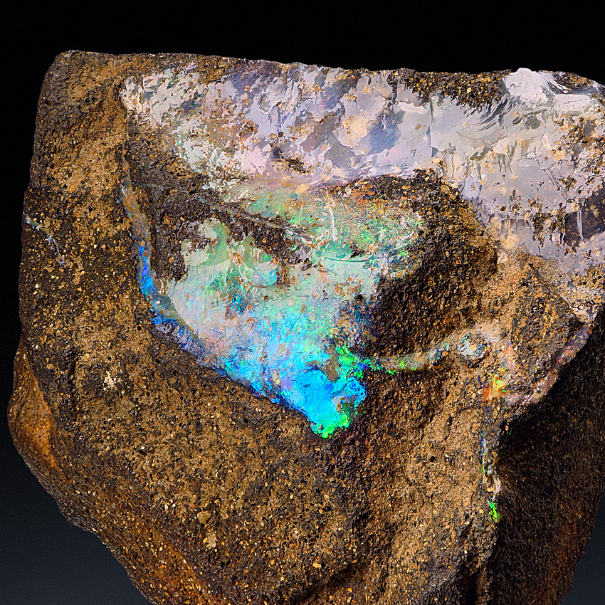 Precious Opal Var Boulder Opal