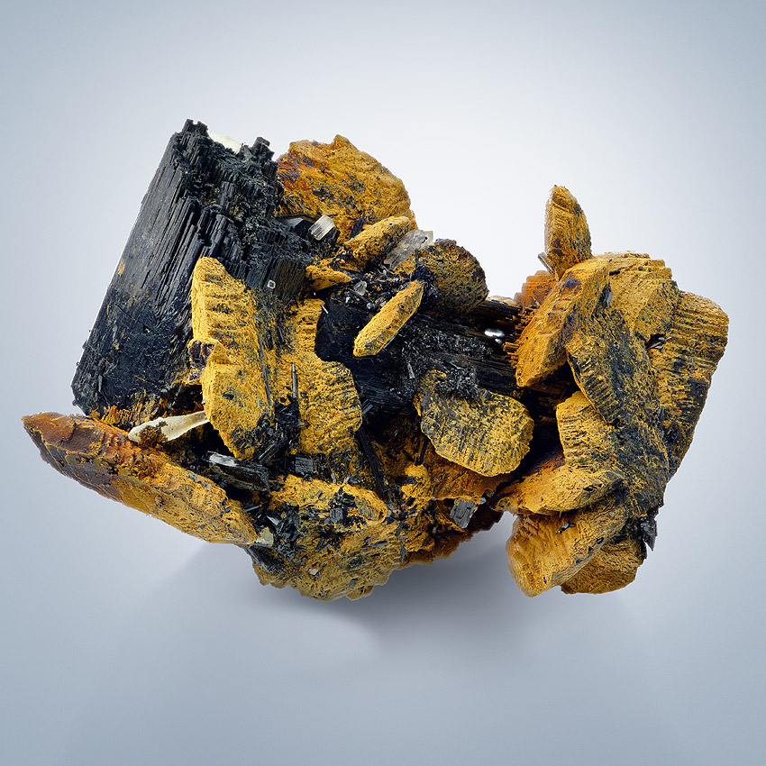 Limonite Psm Siderite & Beryl On Schorl