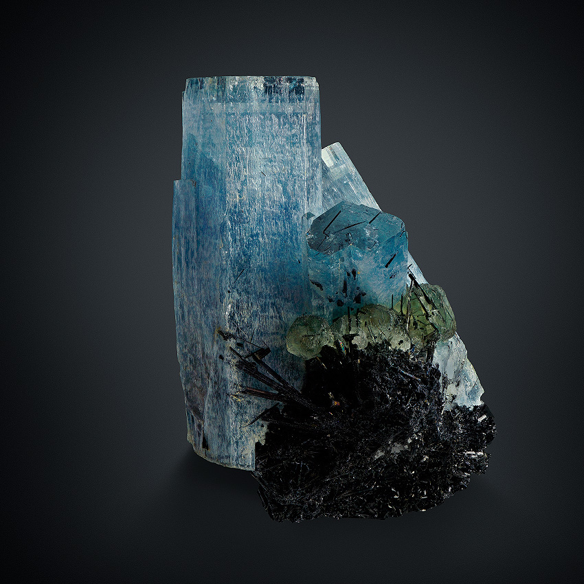Aquamarine With Fluorite