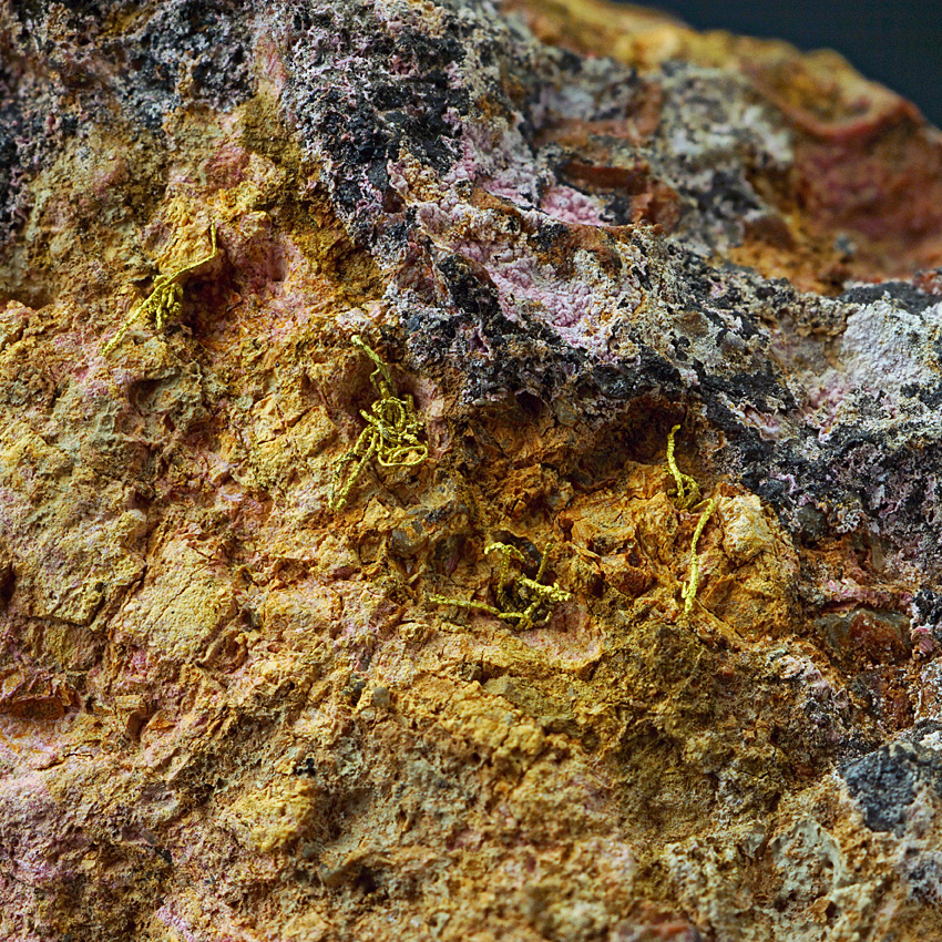 Gold With Erythrite