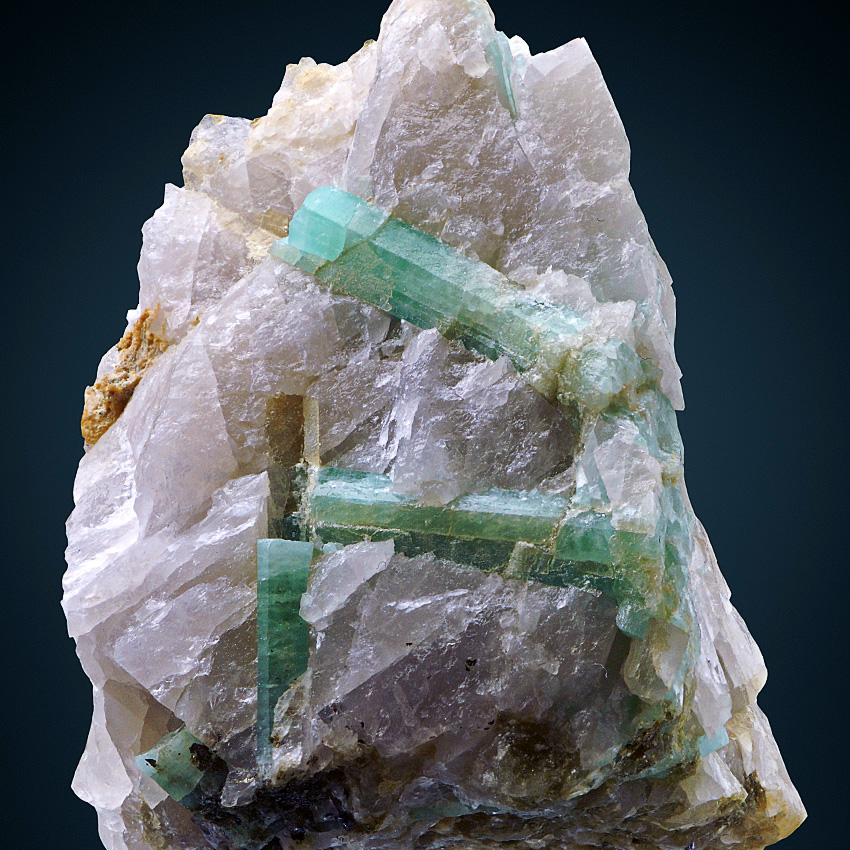 Beryl Var Emerald & Molybdenite Gilbertite In Quartz