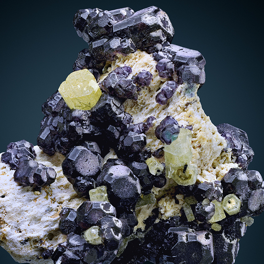 Beryl Var Heliodor & Fluorite