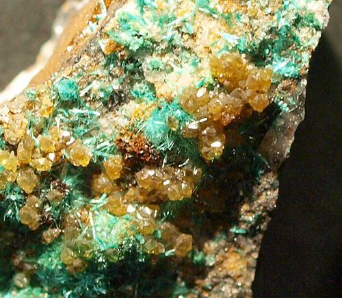 Powellite & Brochantite