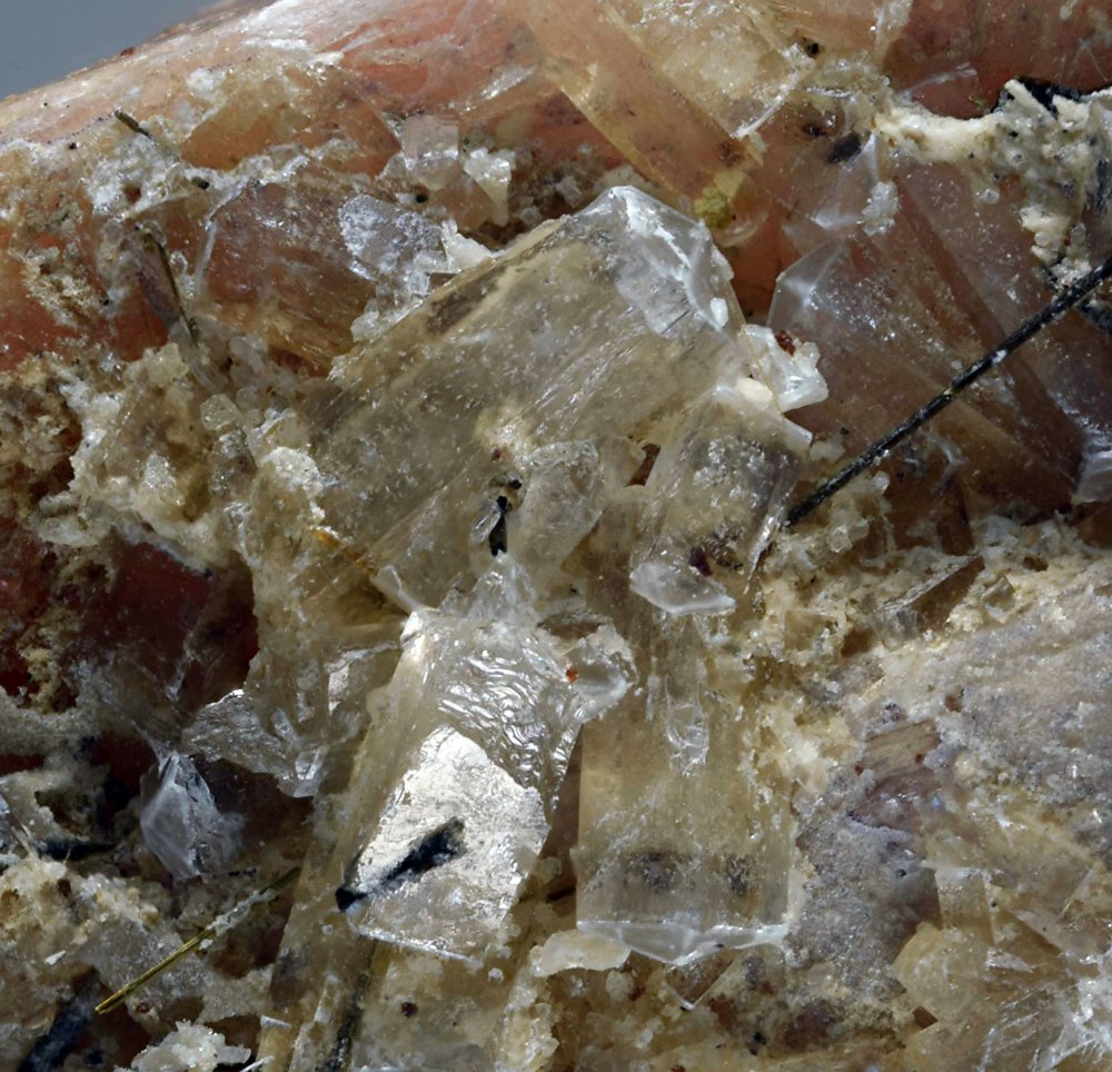 Behoite & Natrolite On Sérandite