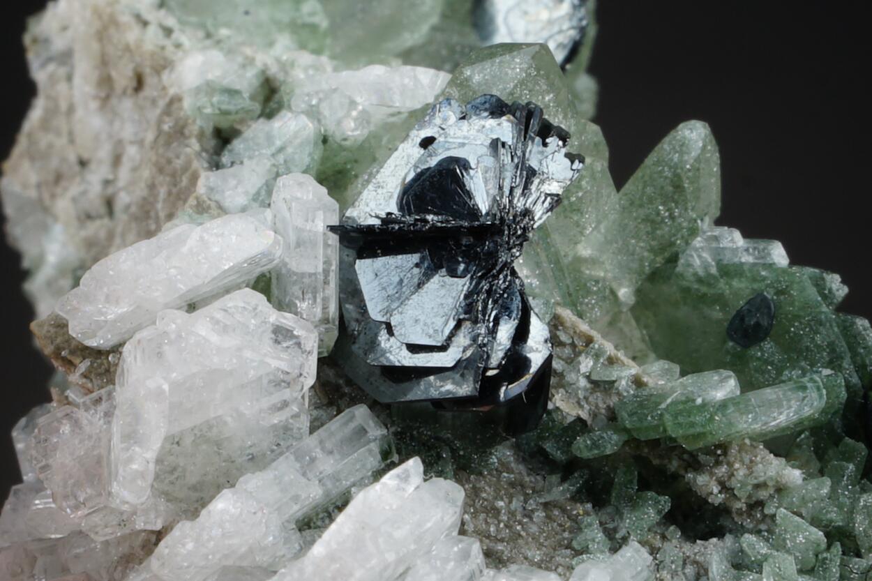 Hematite Quartz Chlorite & Albite