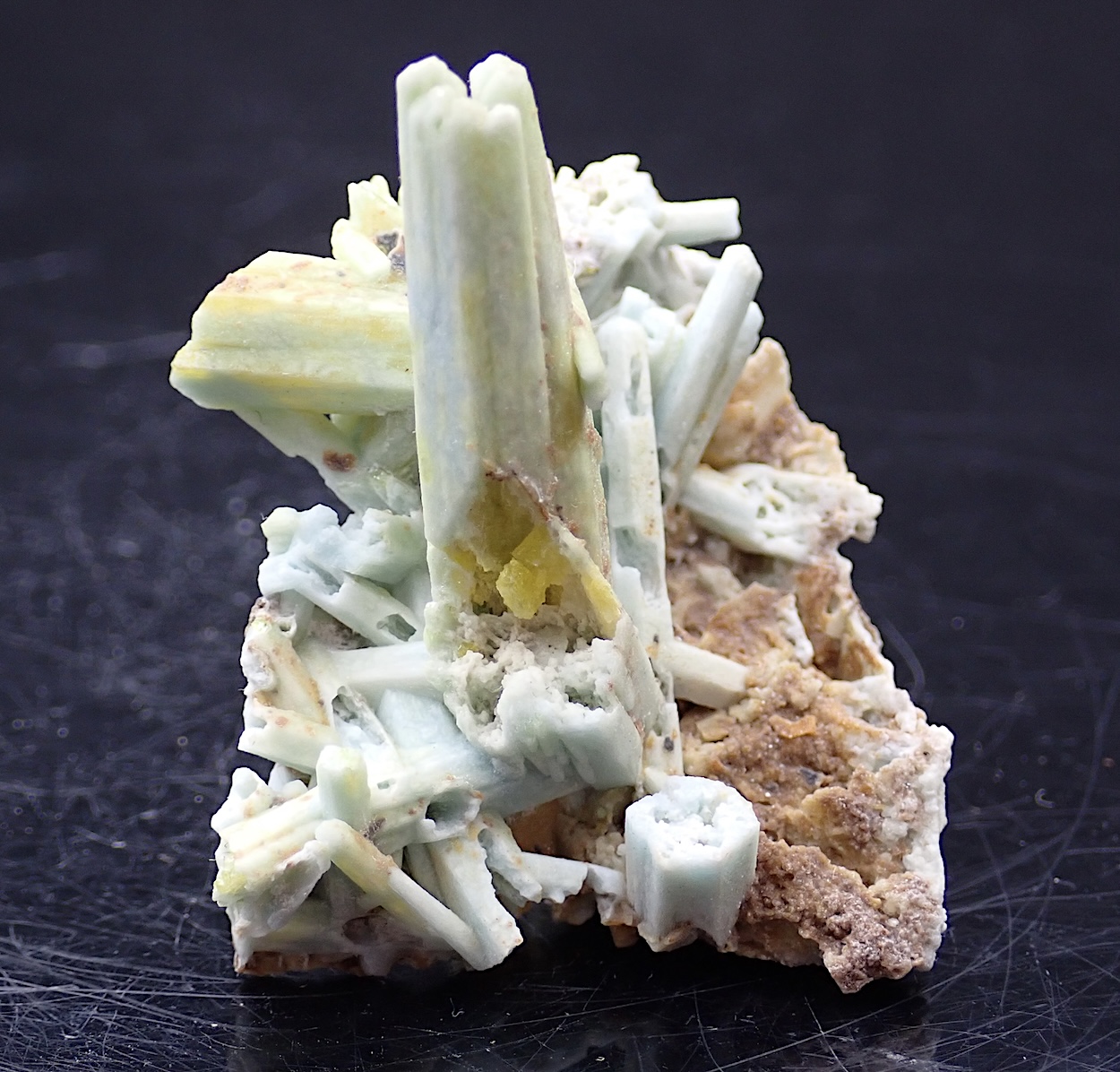 Plumbogummite