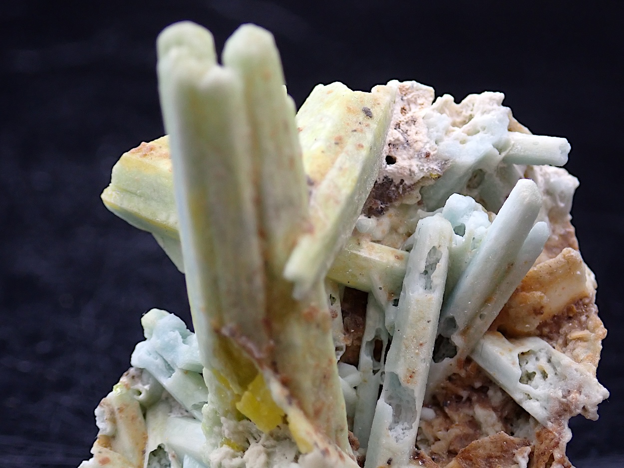Plumbogummite
