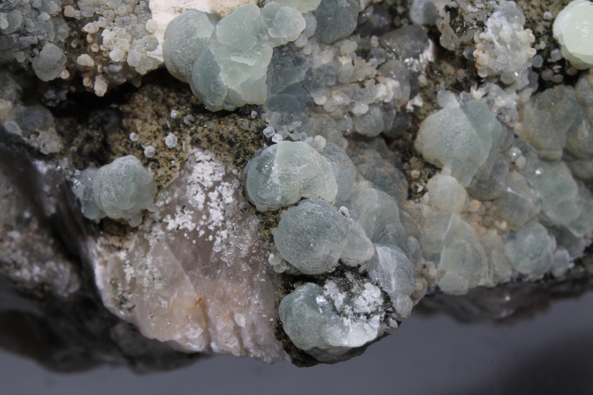 Prehnite Pectolite & Julgoldite-(Fe2+)