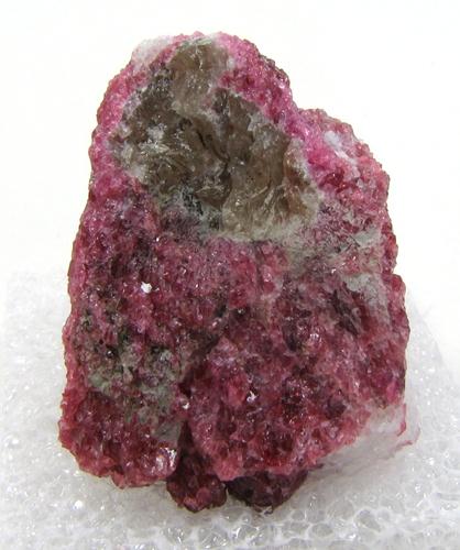 Vlasovite & Gittinsite & Eudialyte