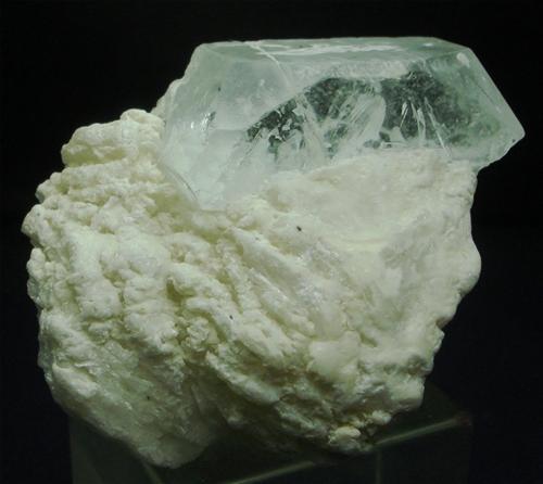 Beryl With Cleavelandite