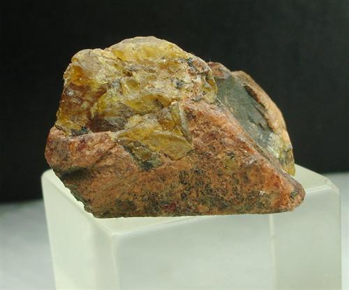 Genthelvite With Bastnäsite-(Ce)