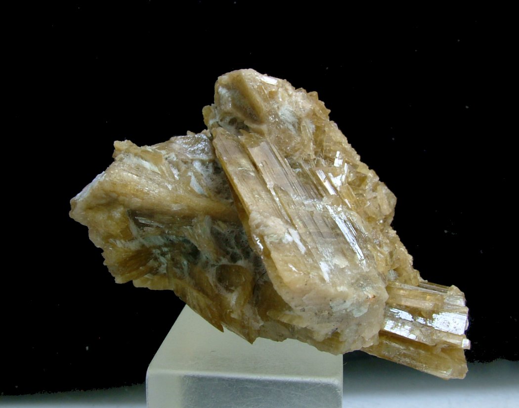 Clinozoisite With Byssolite