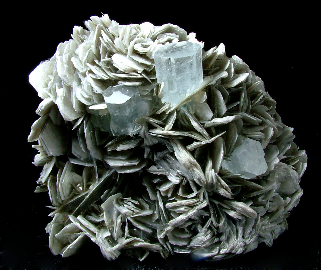 Aquamarine With Muscovite