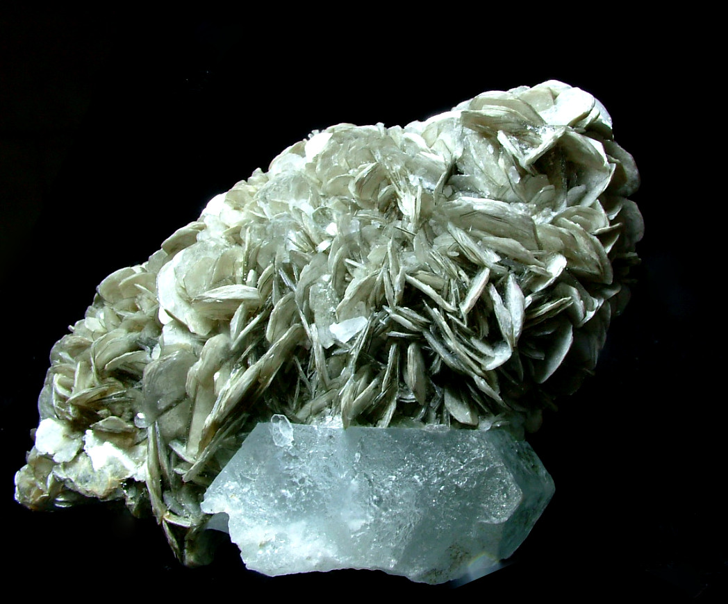 Aquamarine With Muscovite