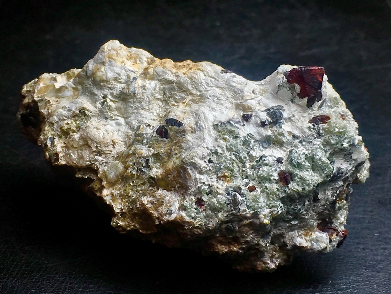 Hydroxylclinohumite With Clinochlore