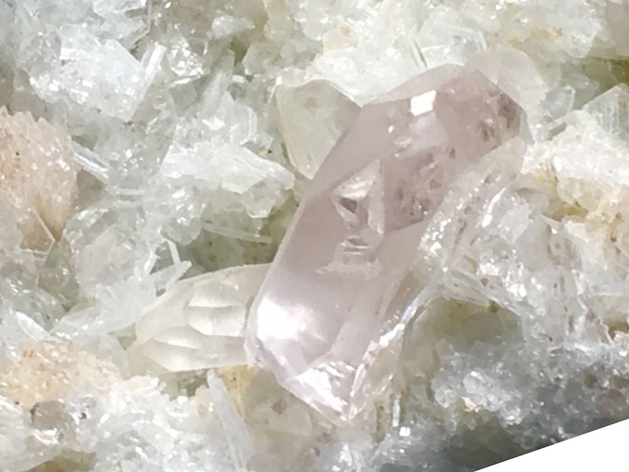 Morganite With Tantalite-(Mn) Mica & Cleavelandite