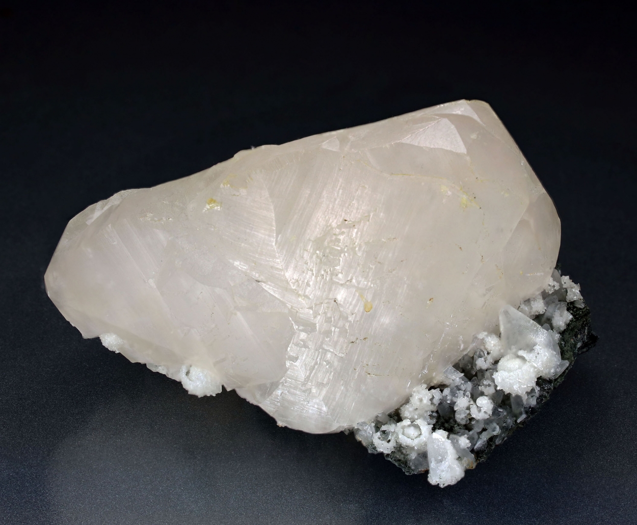 Manganoan Calcite