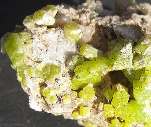 Pyromorphite On Quartz Psm Baryte