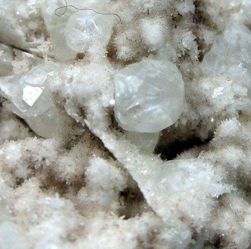 Analcime On Quartz Psm Baryte & Calcite