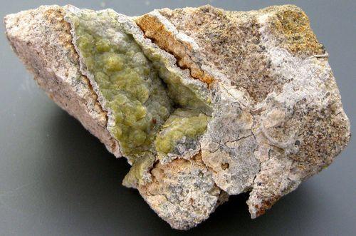 Smithsonite With Hetaerolite