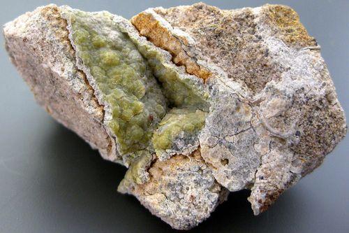 Smithsonite With Hetaerolite