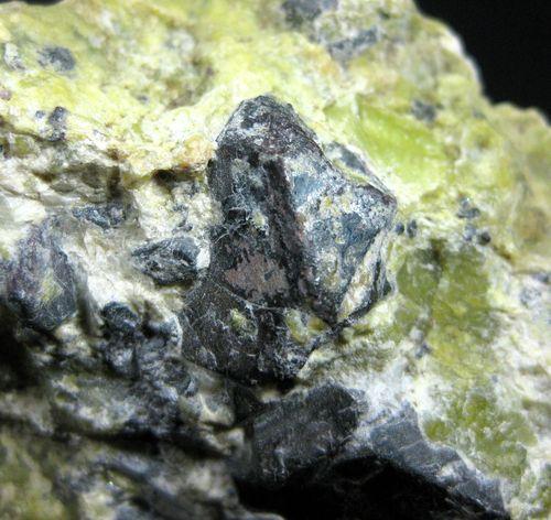 Hematite In Lizardite & Hydrotalcite