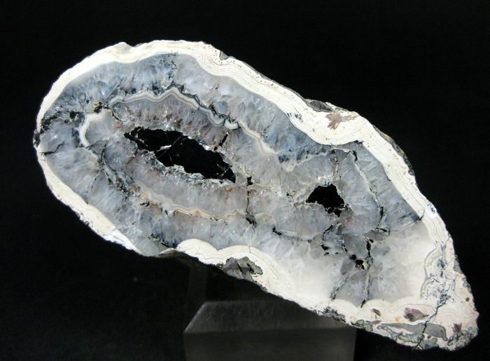Agate With Bitumen