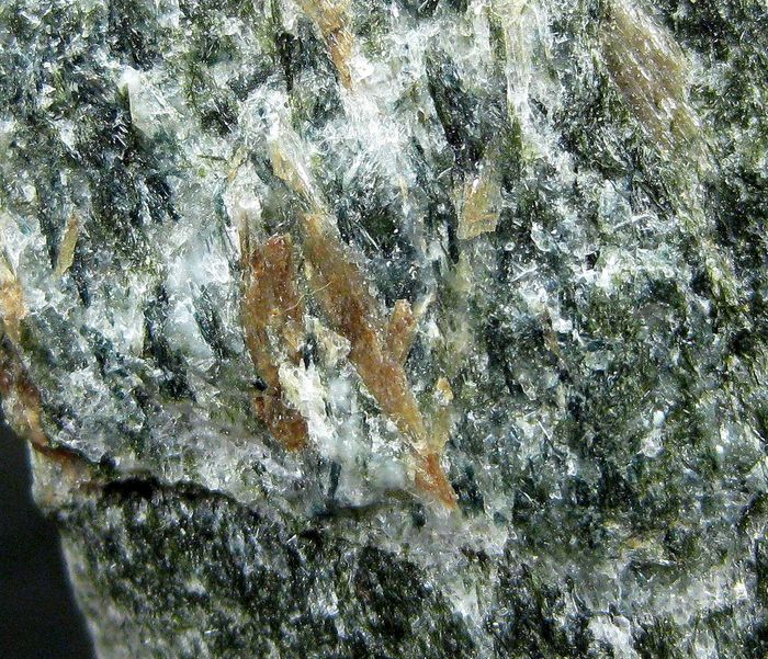 Rosenbuschite