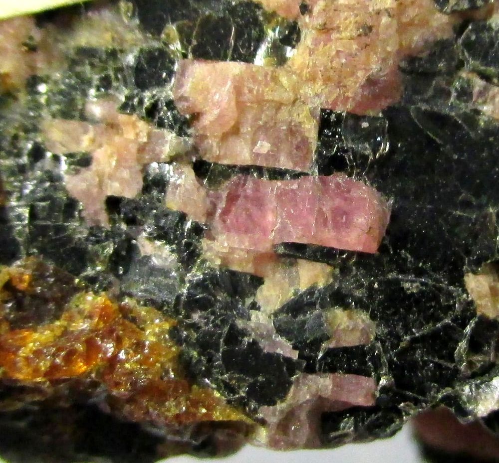 Rhodonite Var Fowlerite