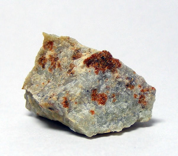 Magniotriplite