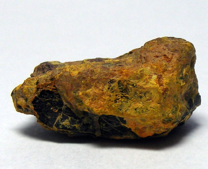 Uranosphaerite