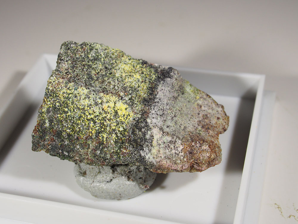 Lecoqite-(Y)