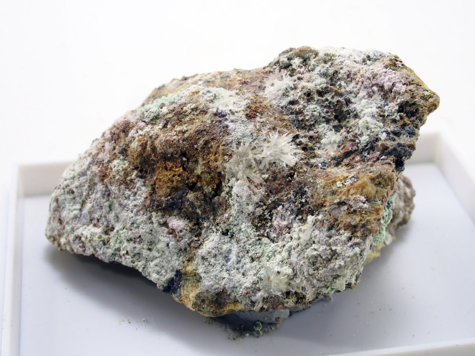 Hörnesite Pharmacolite & Uraninite