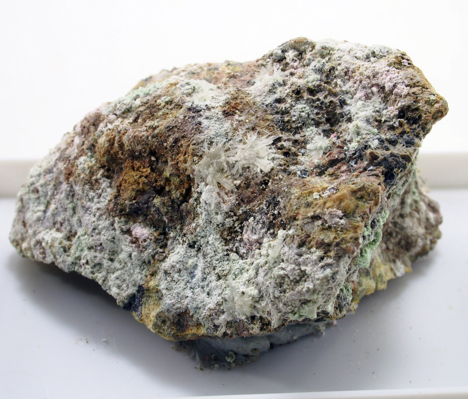 Hörnesite Pharmacolite & Uraninite