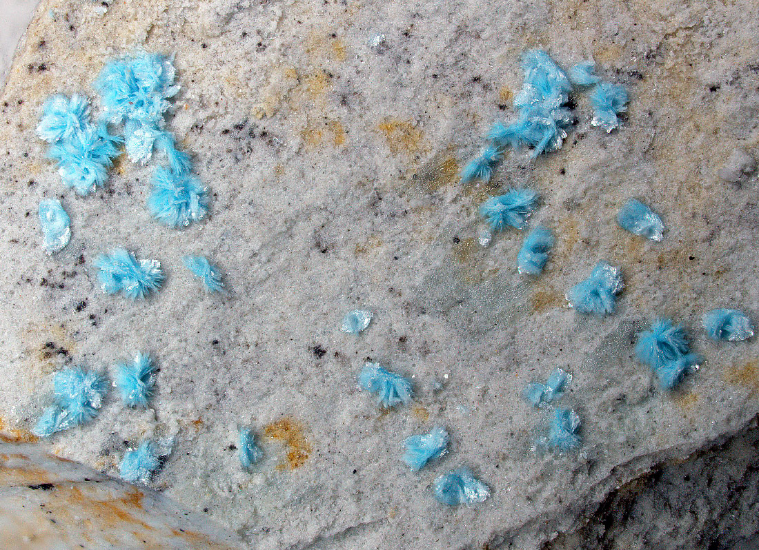 Paratooite-(La)