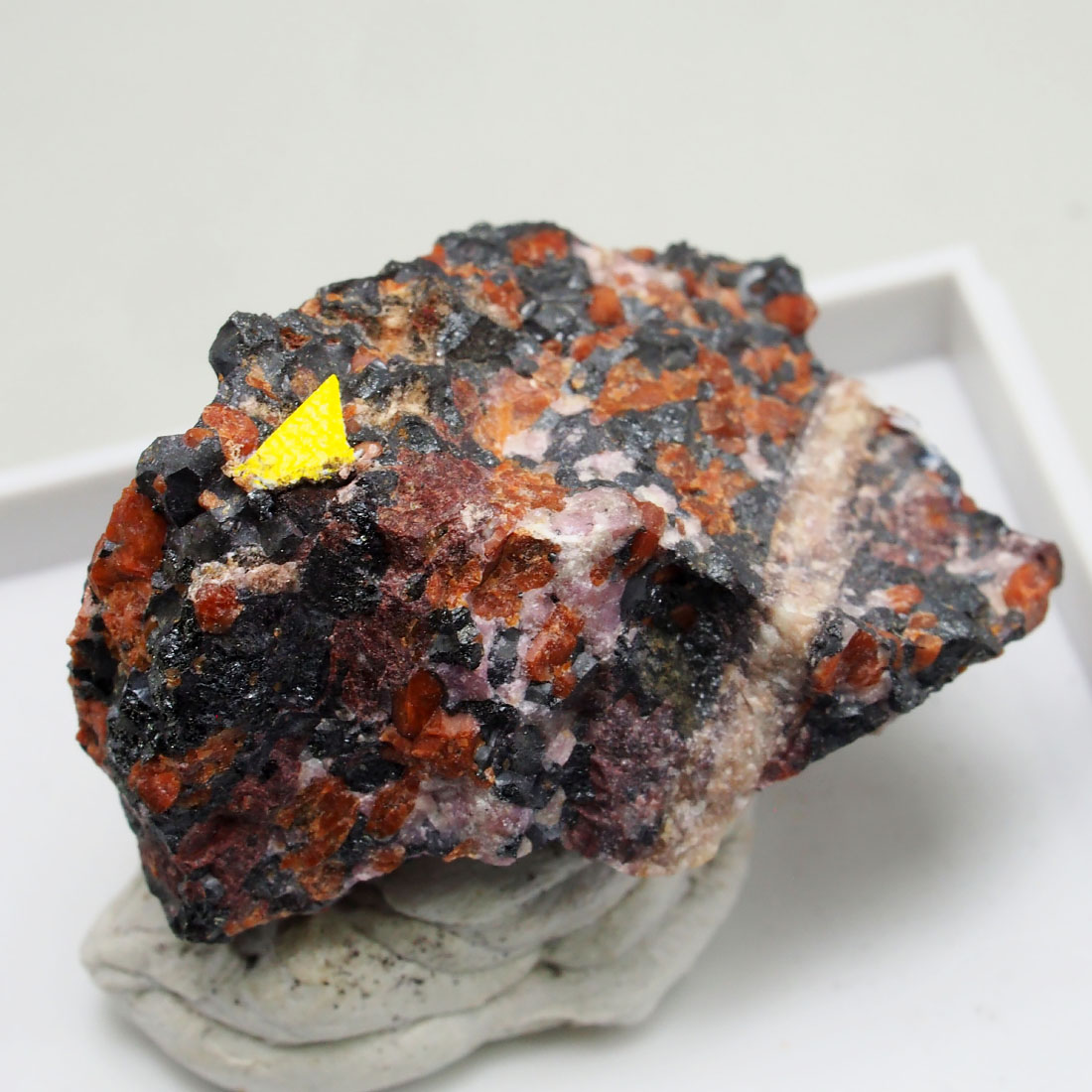 Chlorophoenicite & Holdenite