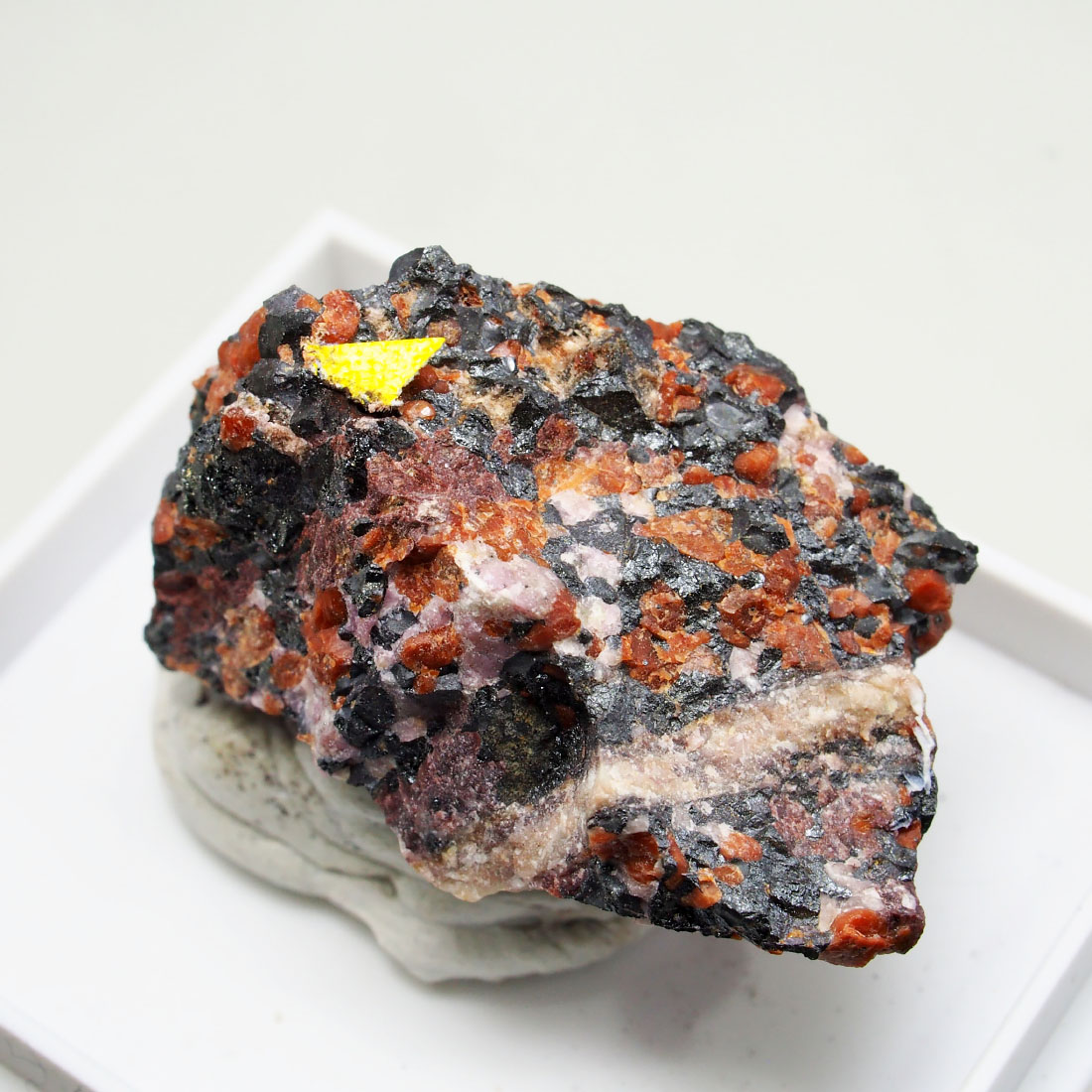 Chlorophoenicite & Holdenite