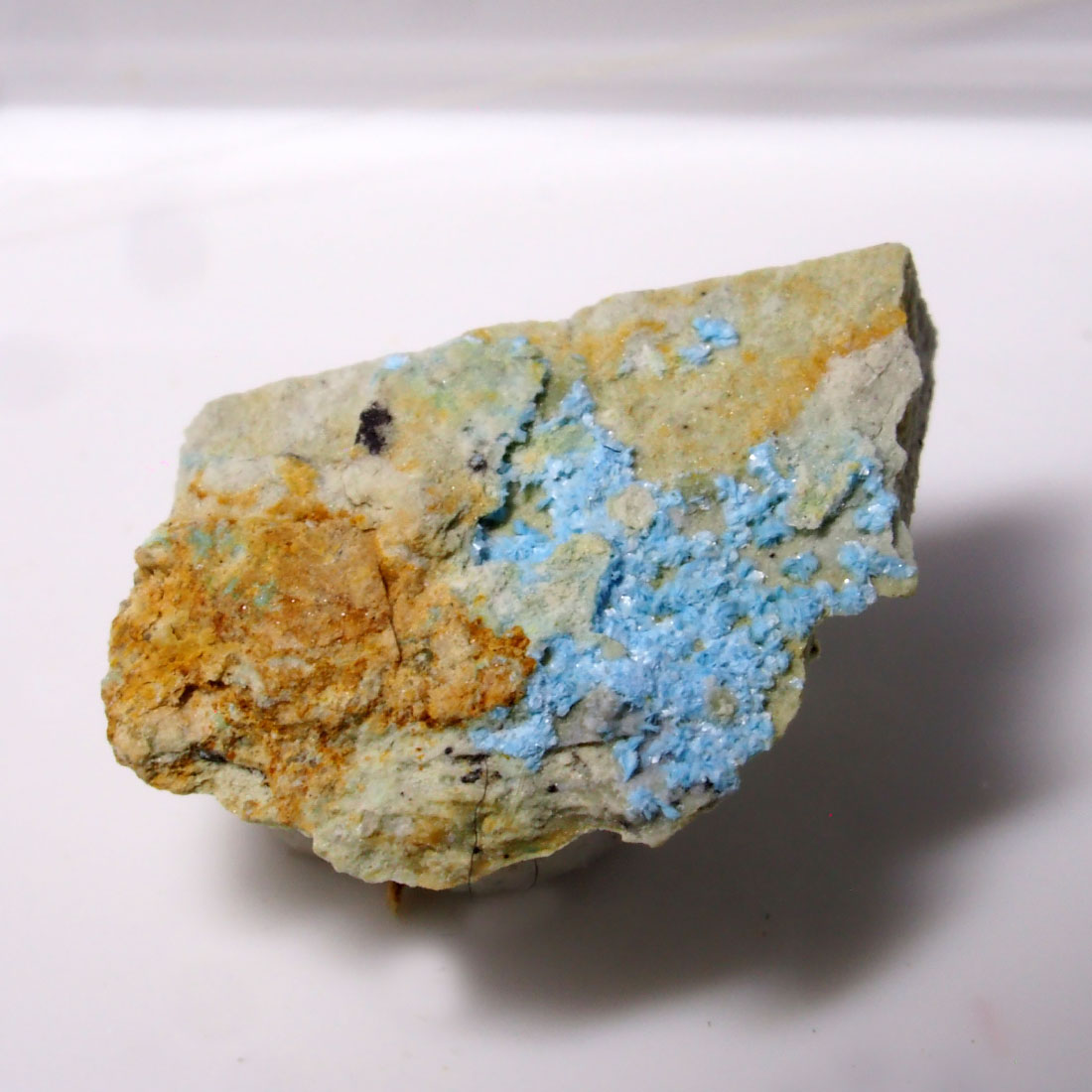 Paratooite-(La)